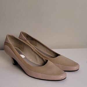 Naturalizer beige leather and fabric pumps Sz 10